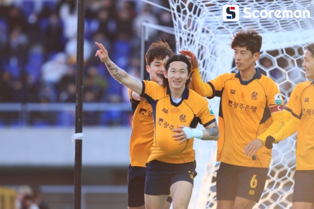 '신창무 멀티골' 광주FC, 인천에 3-2 신승...홈 개막전서 첫 승